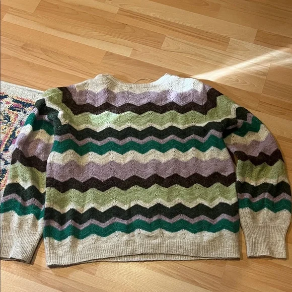 Chevron Pattern Sweater - Picture 5 of 5